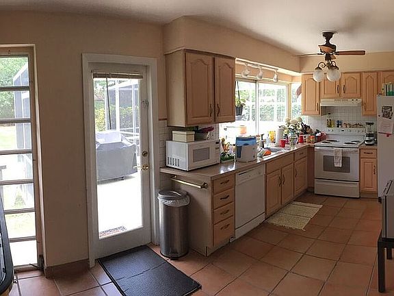 4th image of 15740 SW 85th Ave