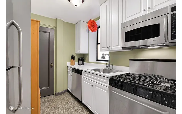 Rented by Douglas Elliman | media 16