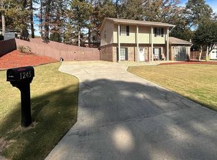 1245 Tahiti Cir, Alabaster, AL 35007