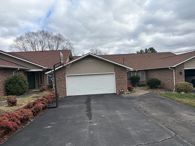 1st image of 1107 Estate Dr
