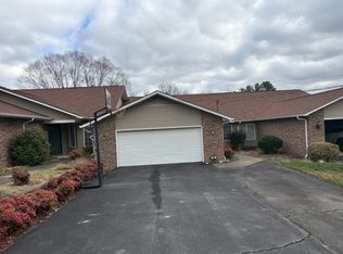 1107 Estate Dr, Johnson City, TN 37604