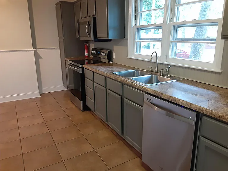 210 Forestdale Dr — Photo 5