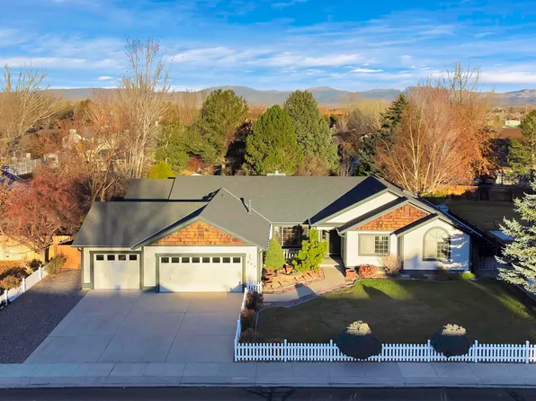 854 Maplewood Dr, Minden, NV 89423