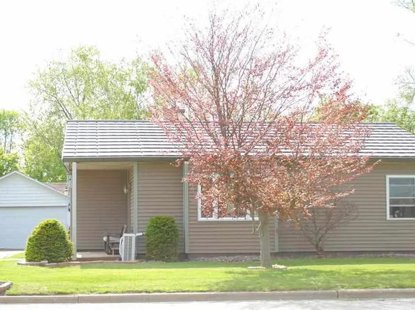1110 13th St, Orion, IL 61273