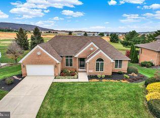 6788 Saint Annes Dr, Fayetteville, PA 17222