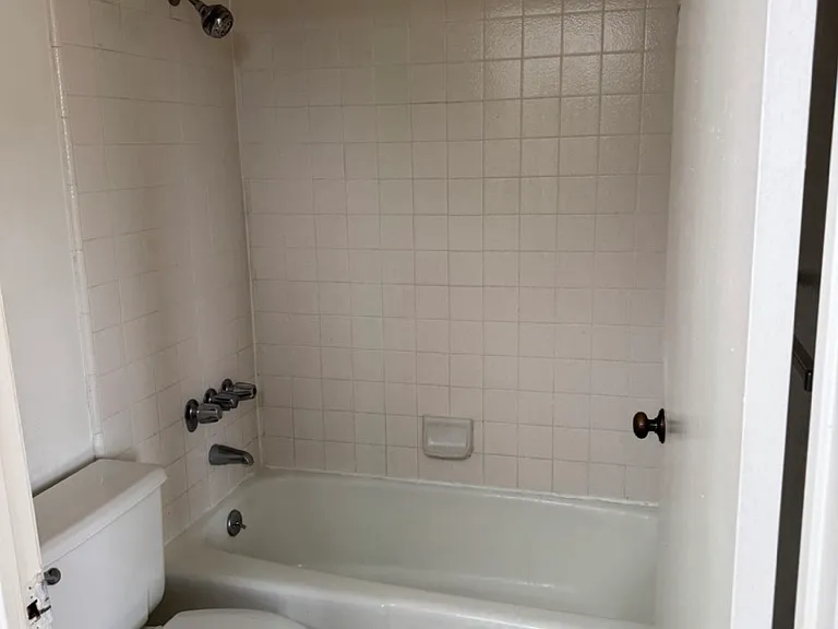1627 Glendon Ave — Photo 10