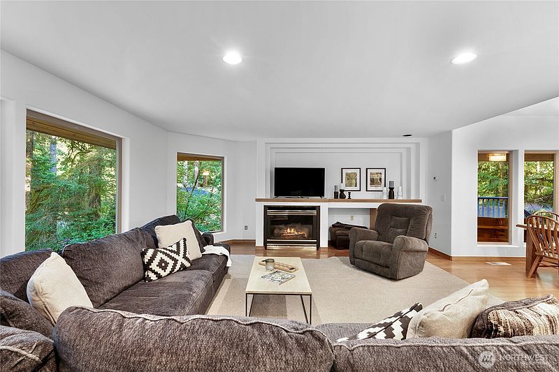 3rd image of 6929 Baker Circle
