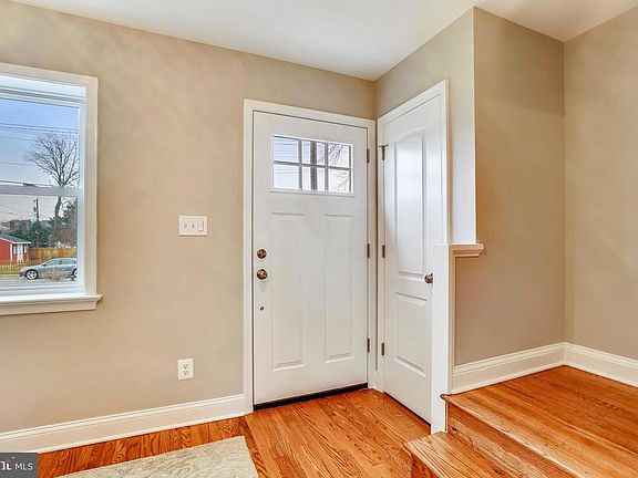 3rd image of 1204 Franklin St
