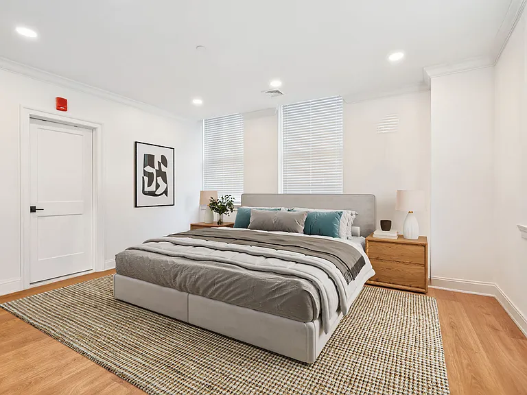 326 S 19th St #100 — Photo 4