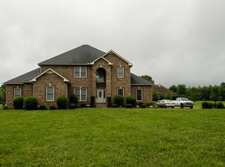 1124 Loop Dr, Pleasant View, TN 37146