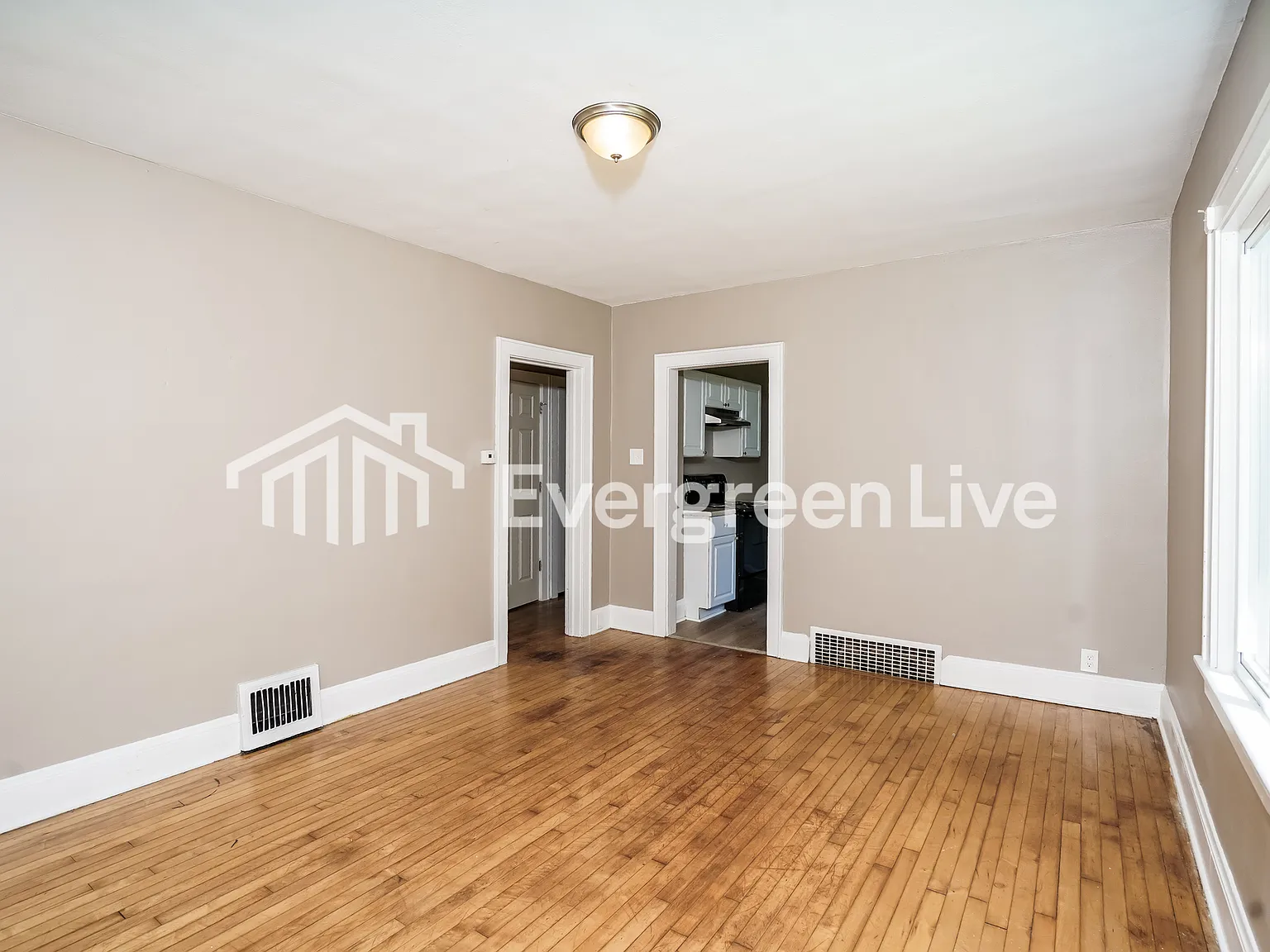 3 bed, 1.0 bath, 825 sqft, $1,495 — Photo 3