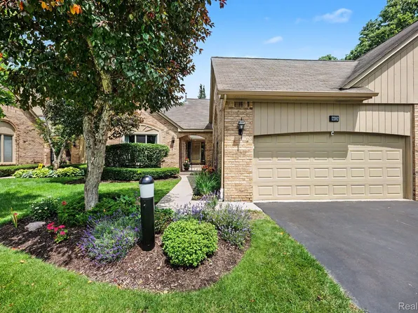 2202 Elm Cir, Shelby Township, MI 48316
