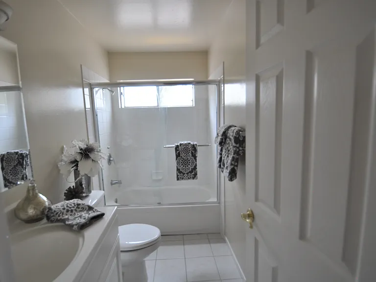 Oak Park Manor — Photo 53