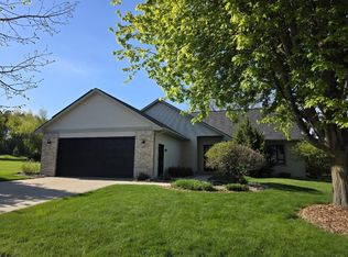 125 Meadow Ridge Ln, Madison, WI 53704