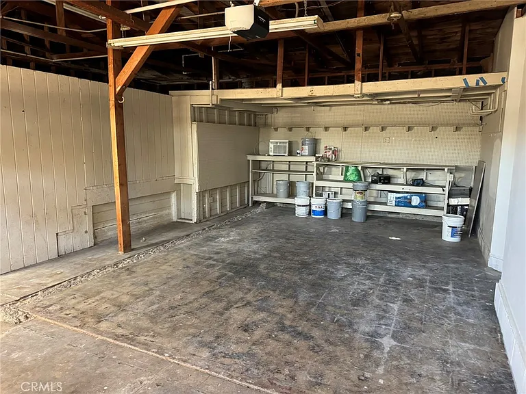 1041 W Acacia Ave — Photo 21