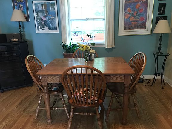 Eat in area in family room