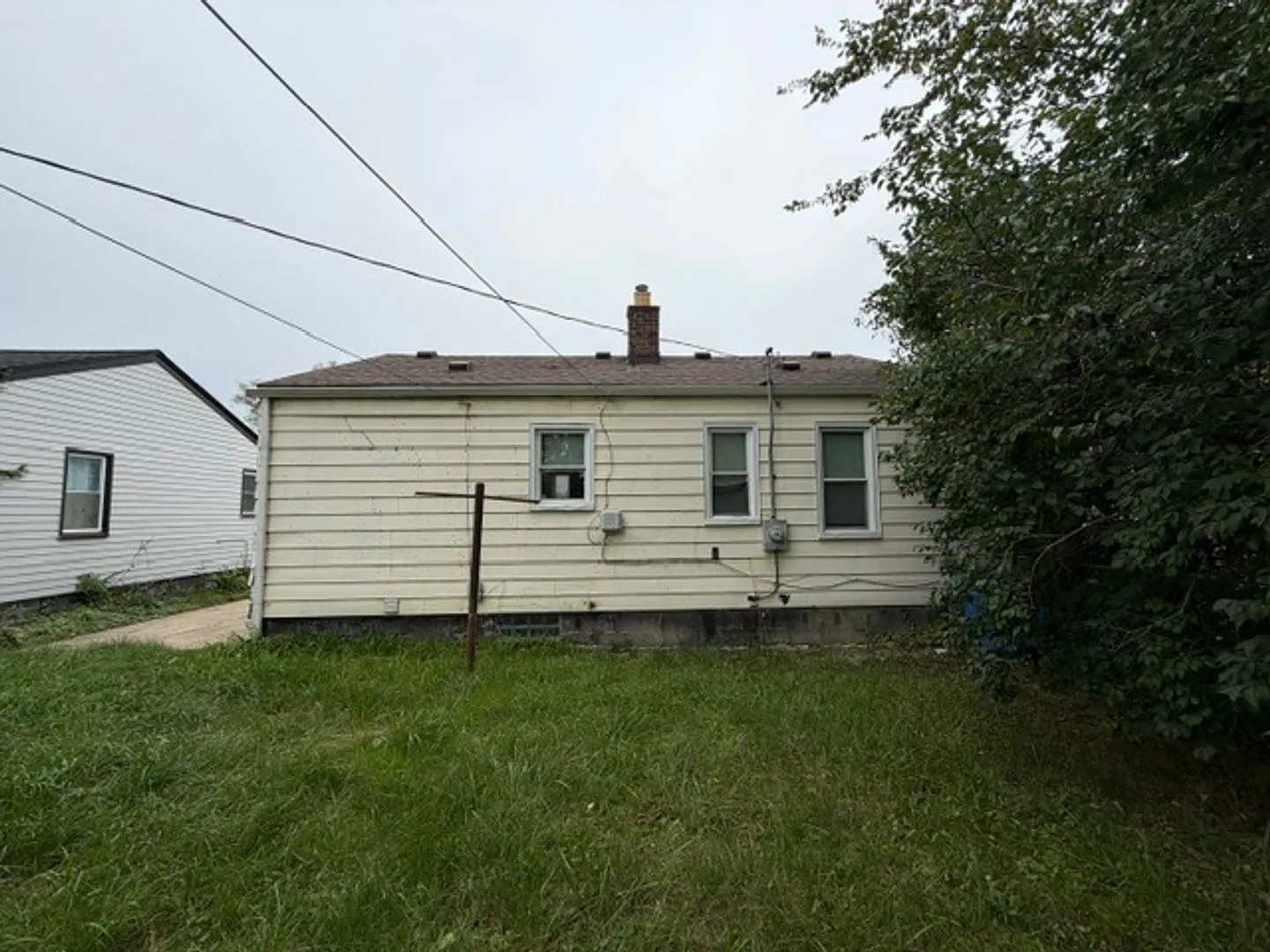 Charming 2-Bedroom Ranch Home with Basement Detroit, MI — Photo 3