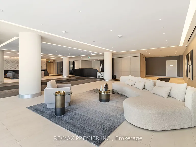30 Upper Mall Way #909 — Photo 4