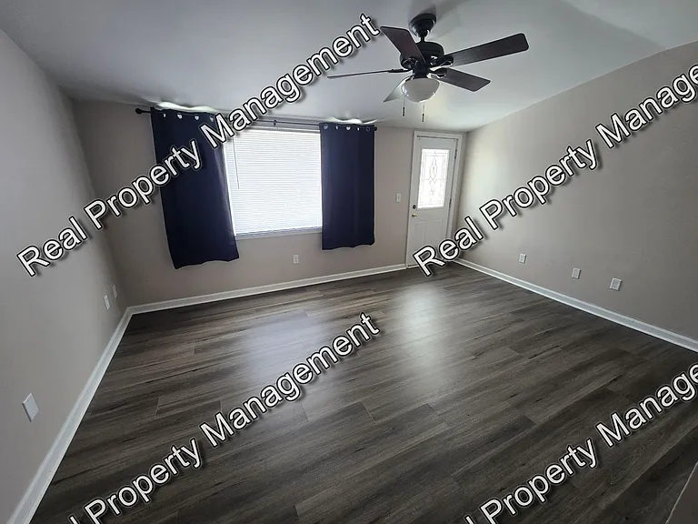 514 E Dahlgren St — Photo 2