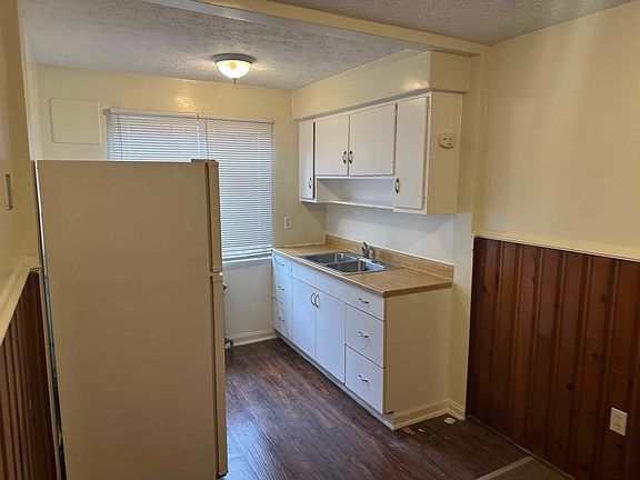 2nd image of 145 Glenridge Pl #C