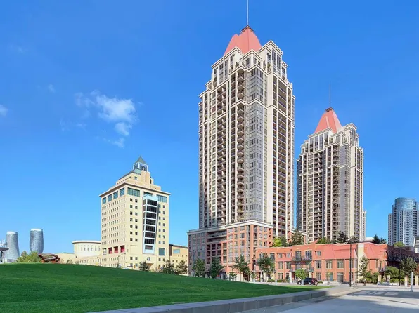 4090 Living Arts Dr #2906, Mississauga, ON L5B 4M8