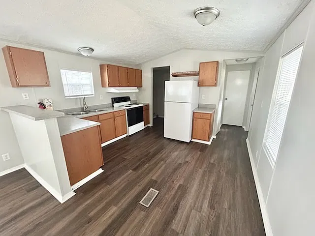 3 bed, 1008 sqft, $979 — Photo 2