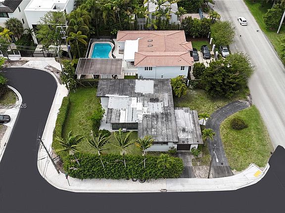 2nd image of 1630 S Bayshore Dr