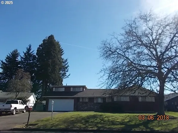 2441 15th St, Springfield, OR 97477