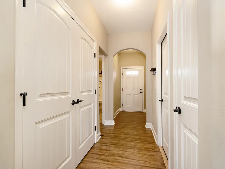 913 Dagen Ln — Photo 9