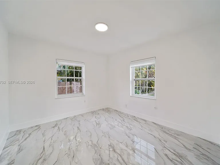 1102 NE 117th St — Photo 19