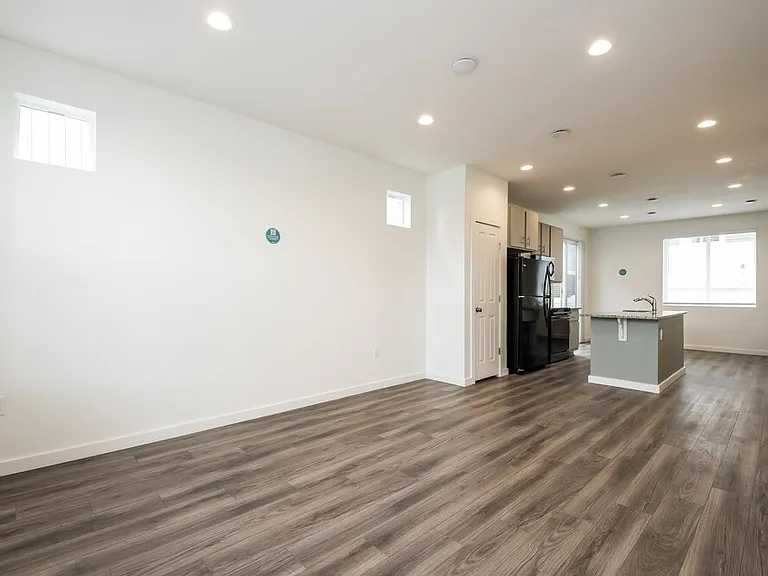 18608 E 47th Pl — Photo 7