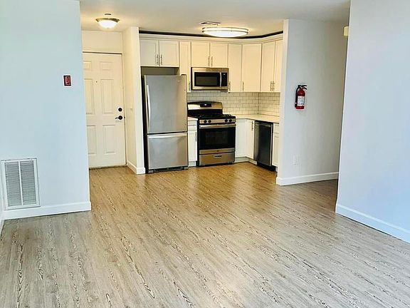 3rd image of 76 Des Moines Court