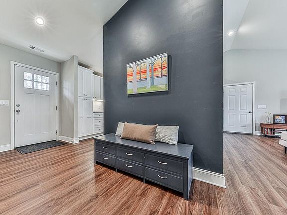 3rd image of 1002 Brackett Rd