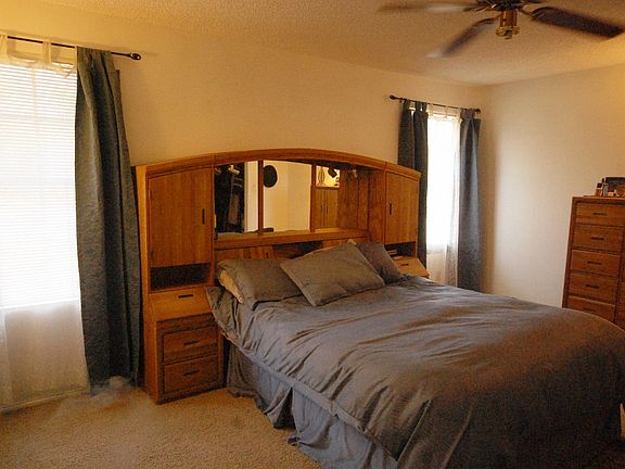 MASTER BEDROOM UPSTAIRS
