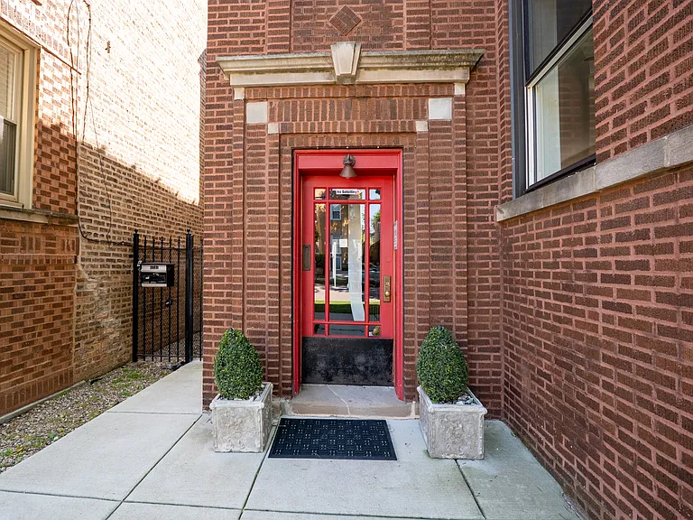 5737 N Washtenaw Ave #1 — Photo 2
