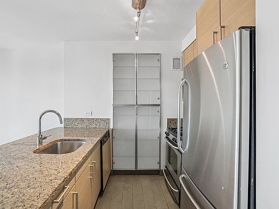 4th image of 125 W 31st St APT 37F