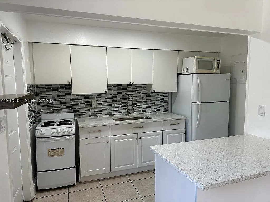 Hollywood Homesites Rev P — Photo 1