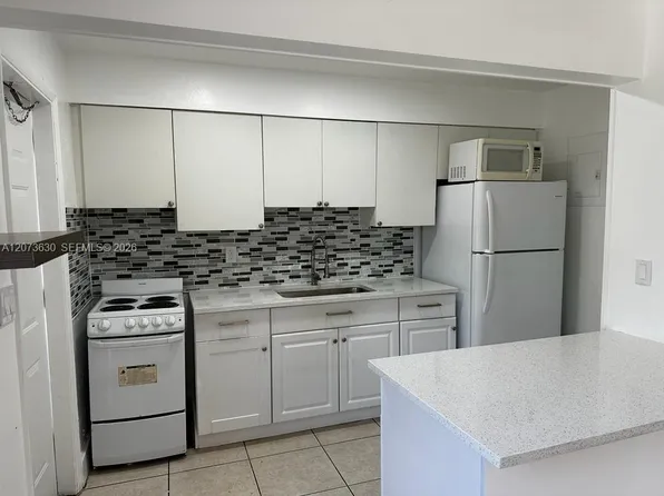 2115 N 17th Ct APT 3, Hollywood, FL 33020