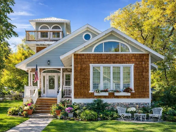 15378 Oakwood Ave, Clear Lake, IA 50428