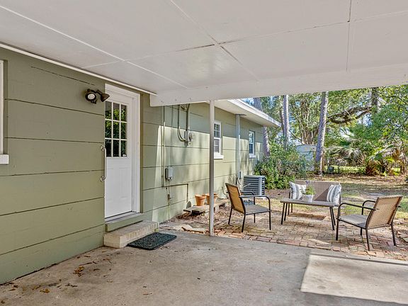 3rd image of 1715 Hall Dr