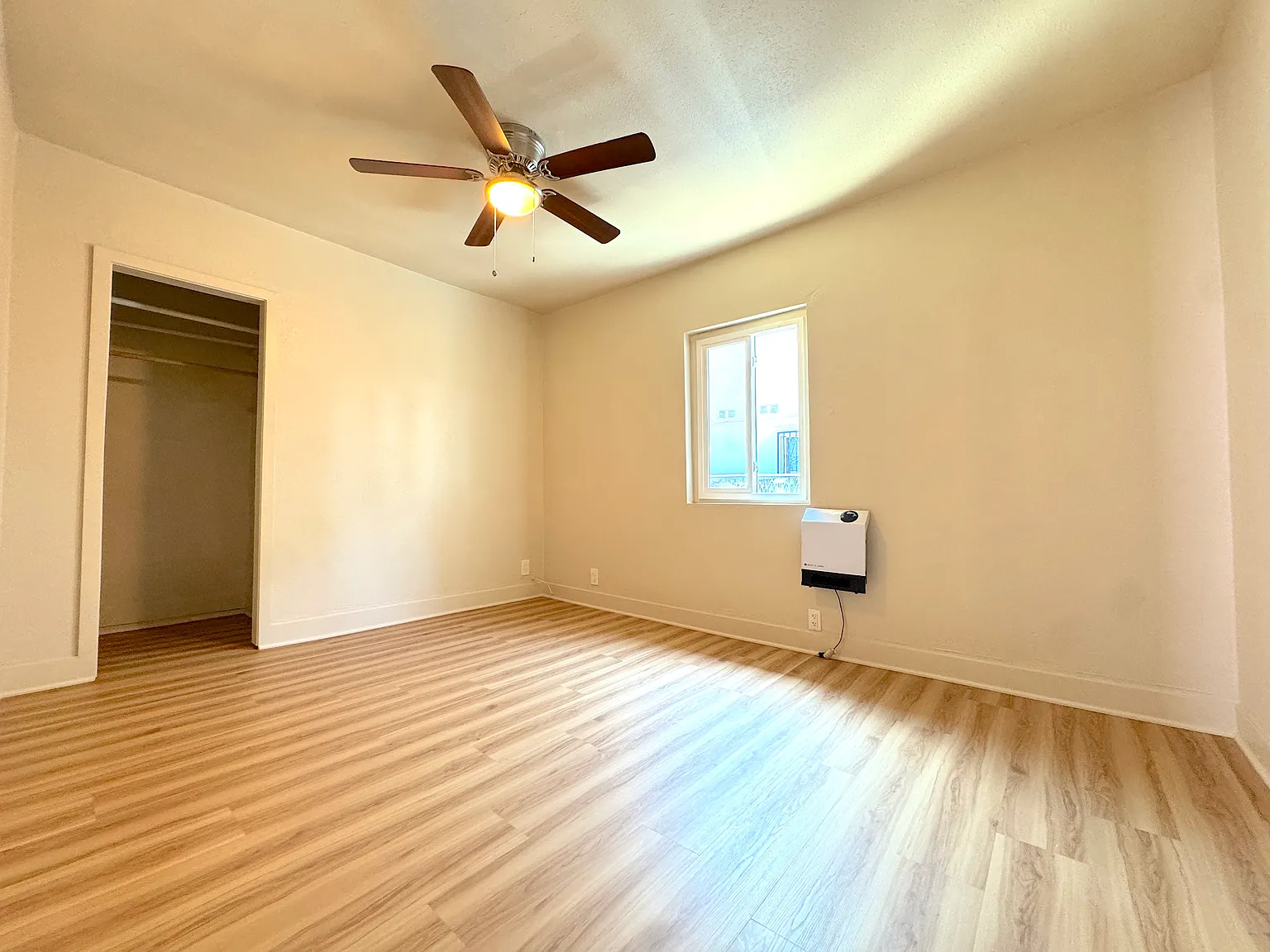 3 bed, 750 sqft, $2,800 — Photo 4