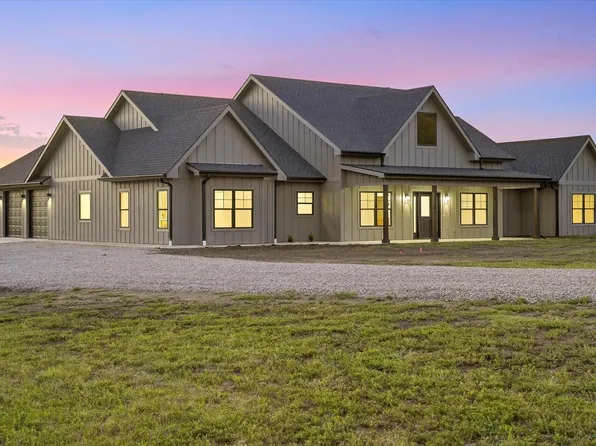 5755 SW Wanamaker Rd, Topeka, KS 66610