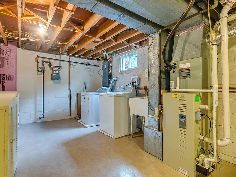 11705 Ashley Dr — Photo 15