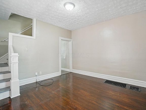 3rd image of 1088-1090 Peters Ave