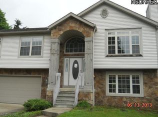 397 31st St SW, Barberton, OH 44203