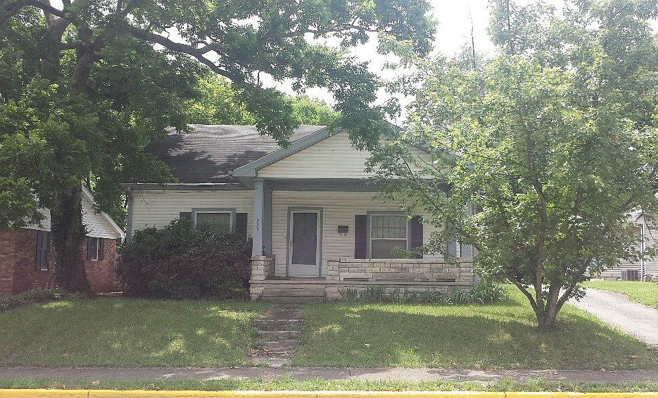 1st image of 823 E 10th Ave