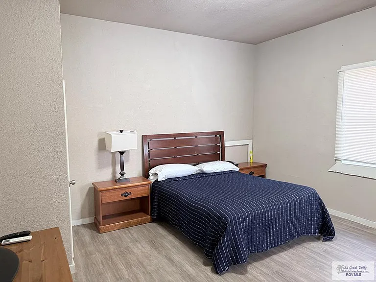 424 E Levee St #1-4-7 — Photo 5