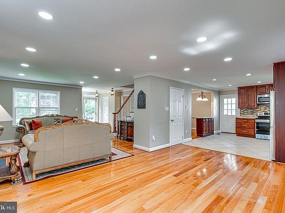 4th image of 6118 Windward Dr