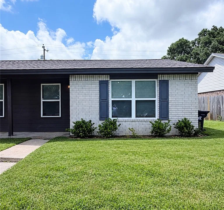 1207 Airline Dr