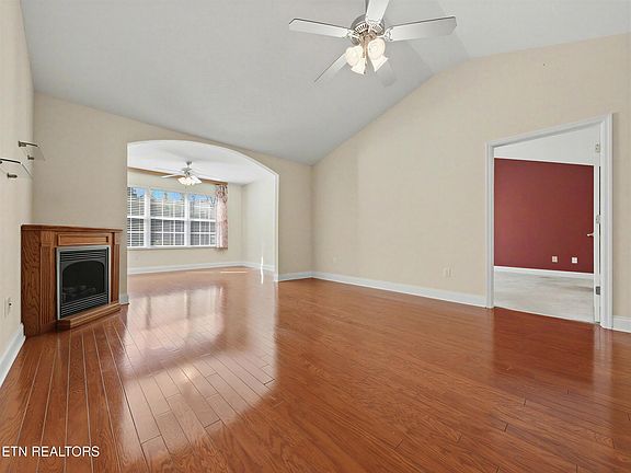 5th image of 229 River Garden Ct
